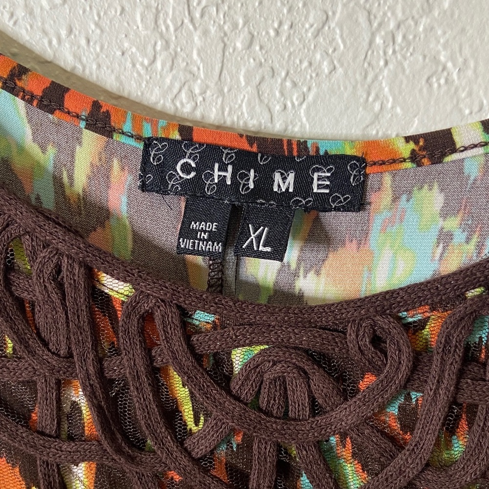 Chic Multicolor Patterned Blouse - Picture 2 of 6